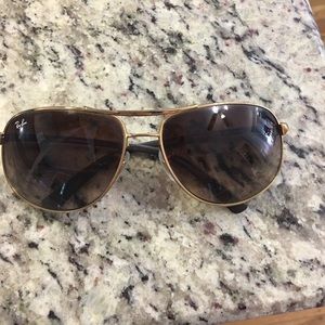 Raybans RB 3387 great condition, no scratches!